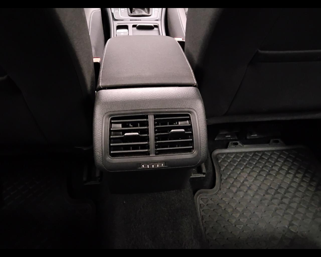 VOLKSWAGEN Golf VII 2017 5p - Golf 5p 1.5 tsi Executive 130cv dsg