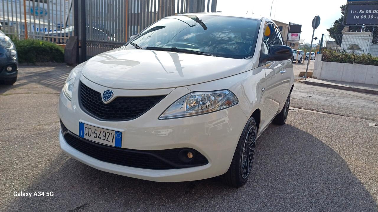 Lancia Ypsilon 1.0 FireFly 5 porte S&S Hybrid Ecochic Gold