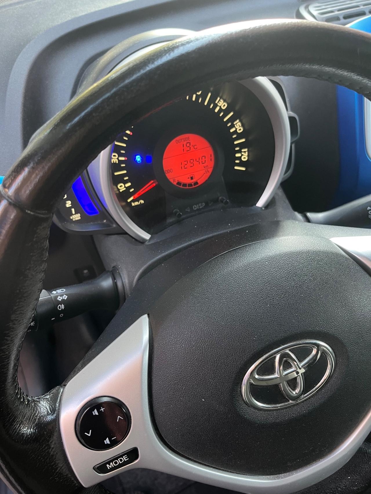 Toyota Aygo 1.0 VVT-i 69 CV 5 porte x-play TSS