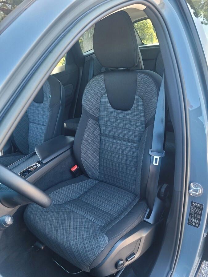 Volvo XC 60 B4 (d) AWD automatico Core