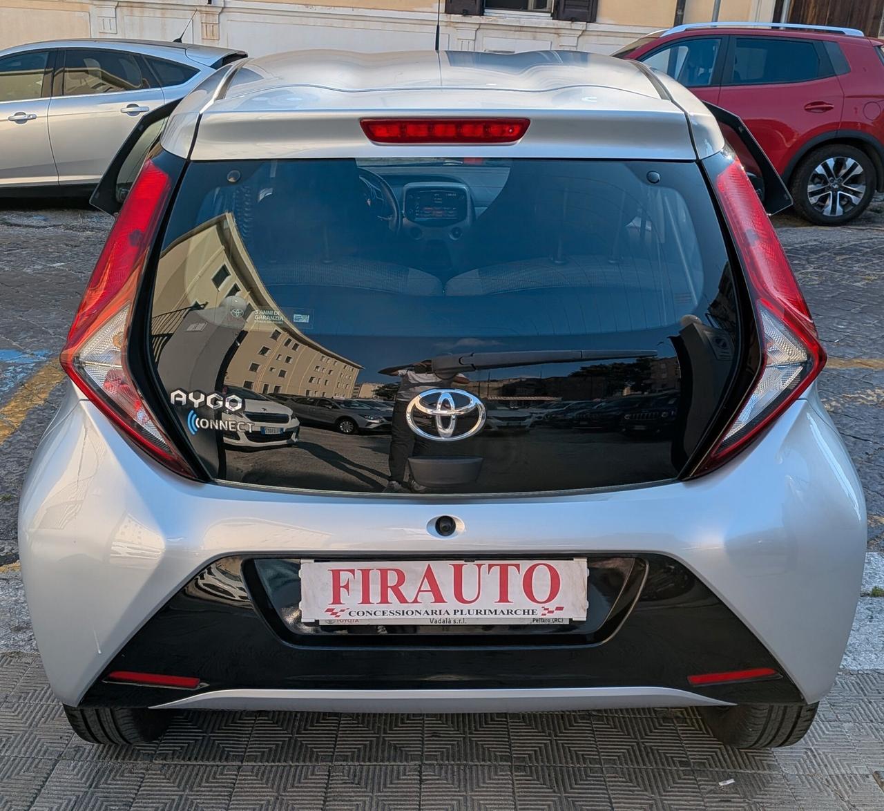 Toyota Aygo Connect 1.0 VVT-i 72 CV 5 porte x-cool