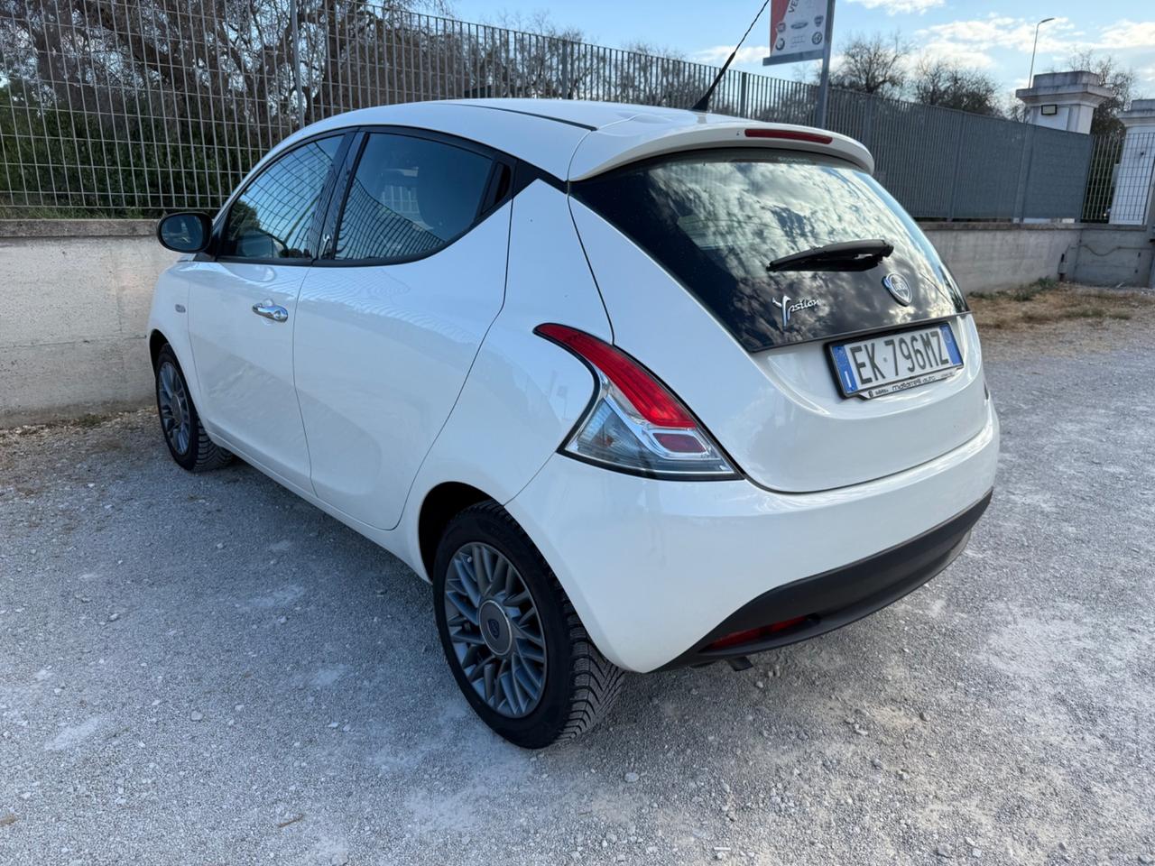 Lancia Ypsilon 1.2 69 CV 5 porte S&S Platinum