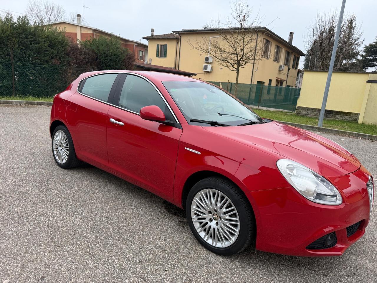 Alfa Romeo Giulietta 2.0 JTDM - PELLE - 12 MESI DI GARANZIA -
