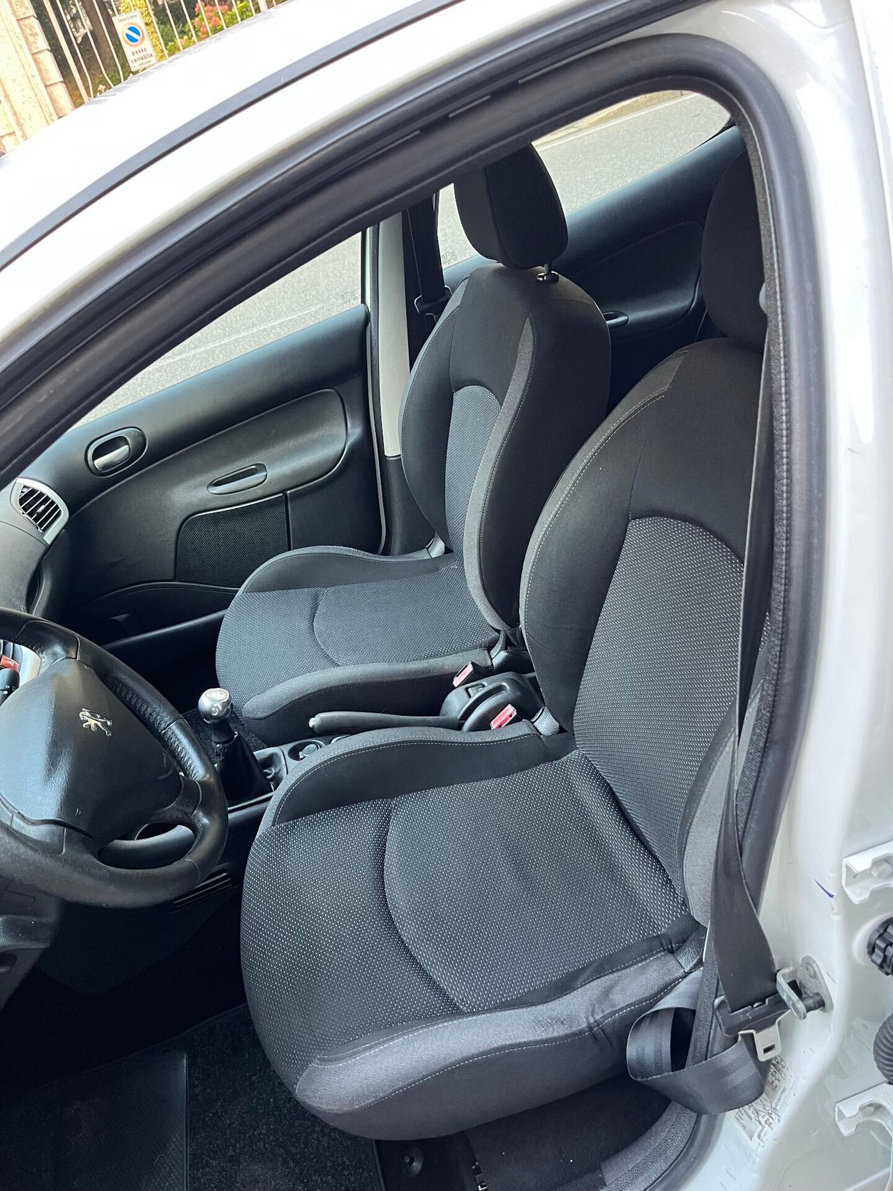 PEUGEOT 206 PLUS 1.1 BENZINA 5 PORTE TRENDY - ANCHE PER NEOPATENTATI - 2010