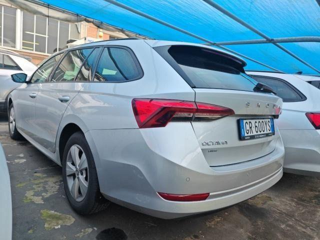 SKODA Octavia 2.0 TDI EVO SCR DSG Wagon Executive Navi LED UniPr