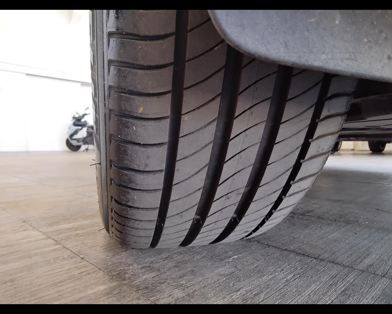 VOLVO XC40 - XC40 1.5 t2 Momentum Pro auto my21