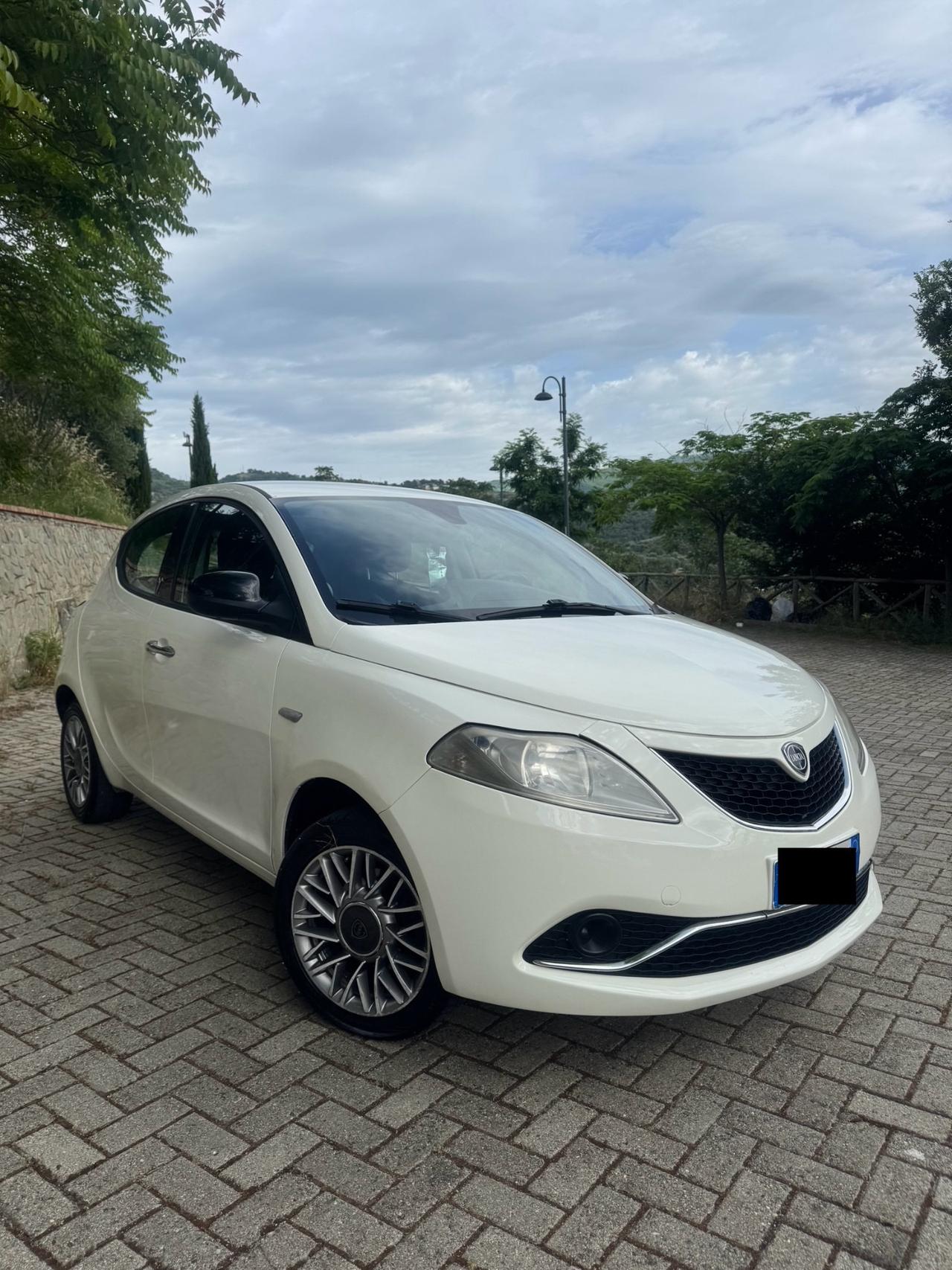 Lancia Ypsilon 1.2 Benzina 69Cv *PLATINUM* 2012