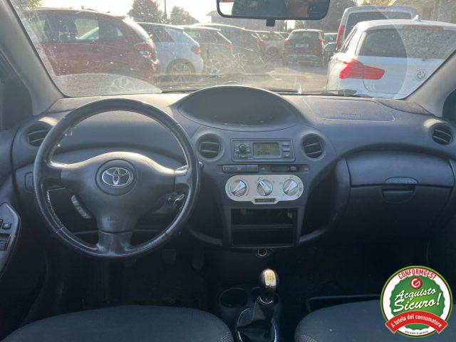 TOYOTA Yaris 1.3i 16V cat 5 porte Sol