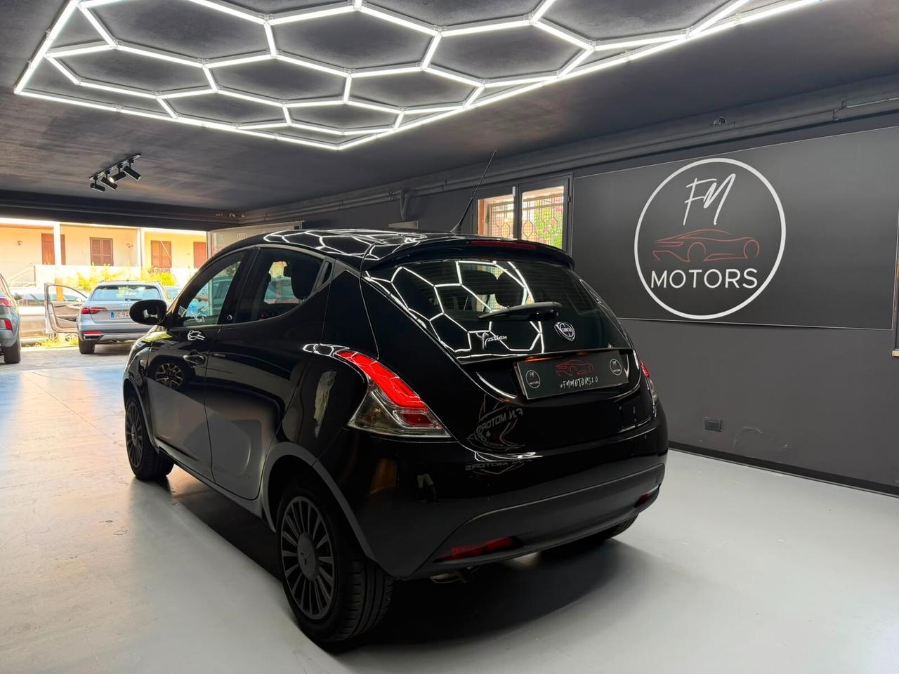 Lancia Ypsilon 1.2 69 CV 5 porte GPL Ecochic Black and Noir