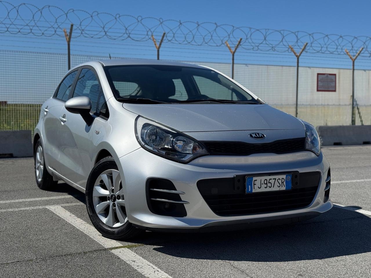 KIA RIO 1.2 BENZINA NEO PATENTATI 2017 1 PRO 12 MESI DI GARANZIA
