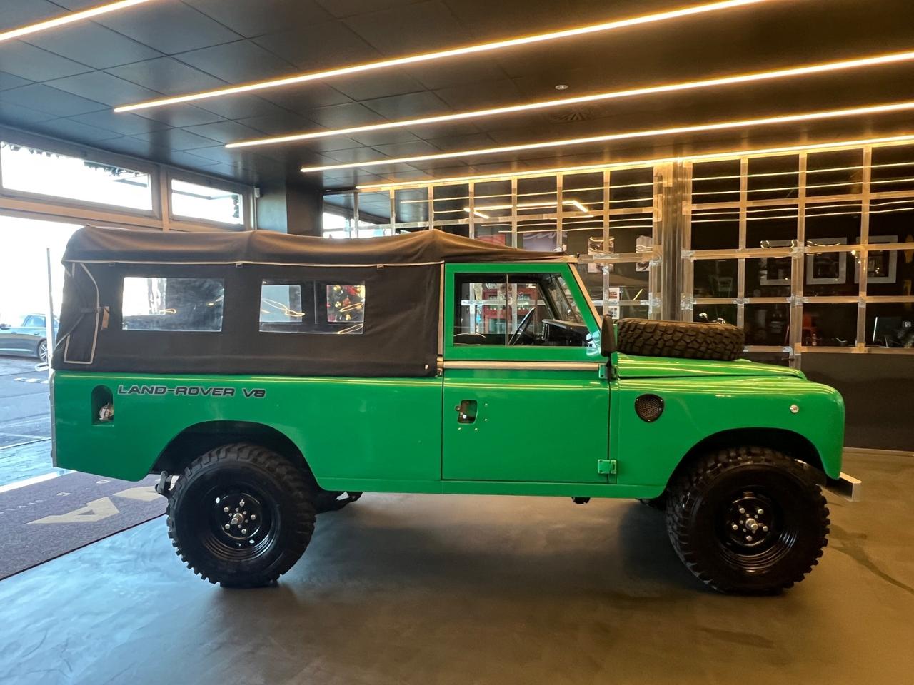 Land Rover Defender Series 109 V8 3