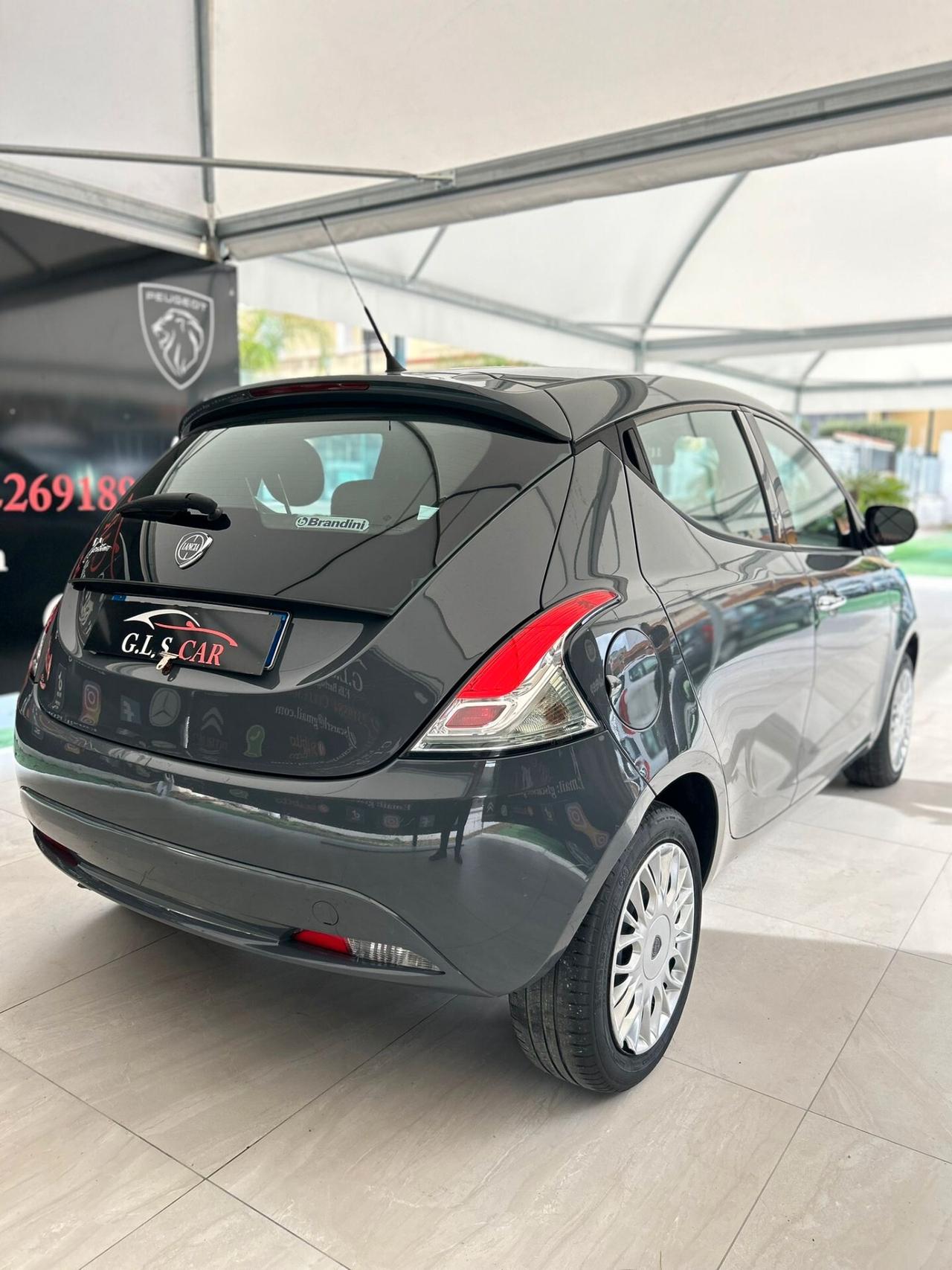 Lancia Ypsilon 1.2 69 CV 5 porte Platinum