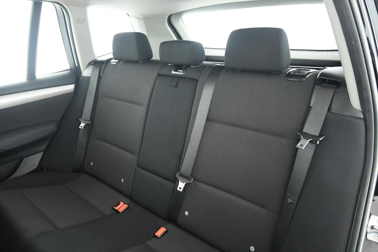 BMW X3 sdrive18d Business auto COMMERCIANTI+C17"