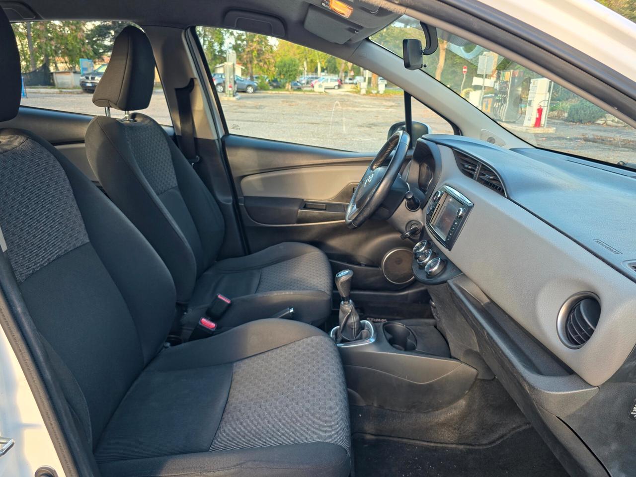 Toyota Yaris 1.0 5 porte Lounge CV-69 E6 Manuale NEO 2015