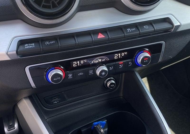 Audi Q2 S Line interno ed esterno 2.0 TDI 150CV s-tronic 35