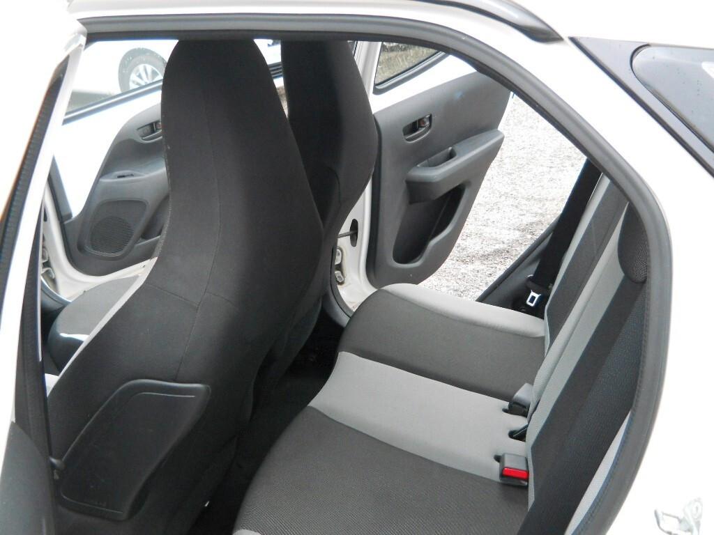 Toyota Aygo 1.0 VVT-i 72 CV 5 porte x-play