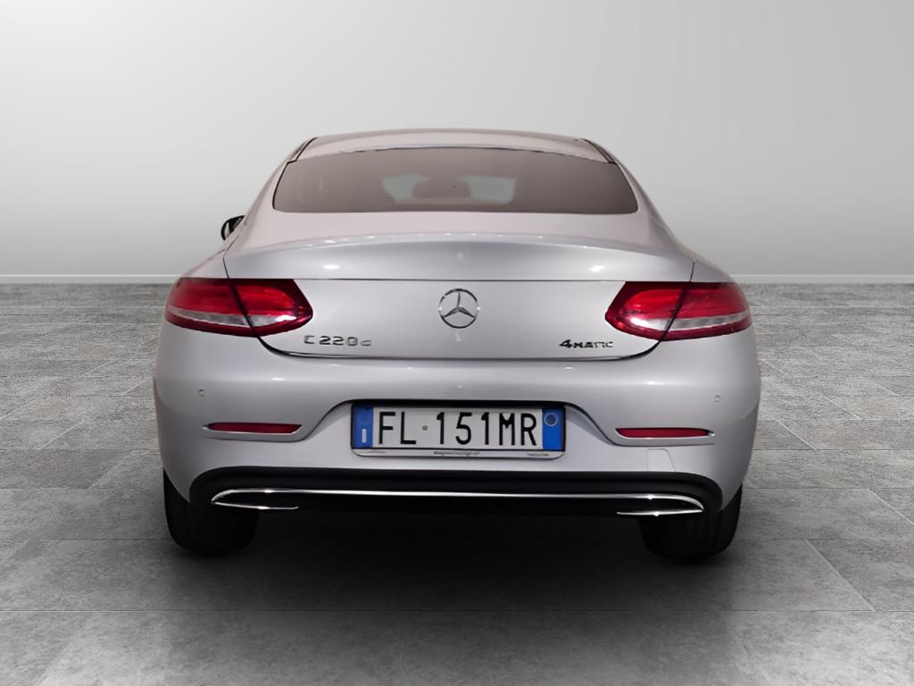Mercedes-Benz Classe C-C205 2016 Coupe - C Coupe 220 d Premium 4matic auto