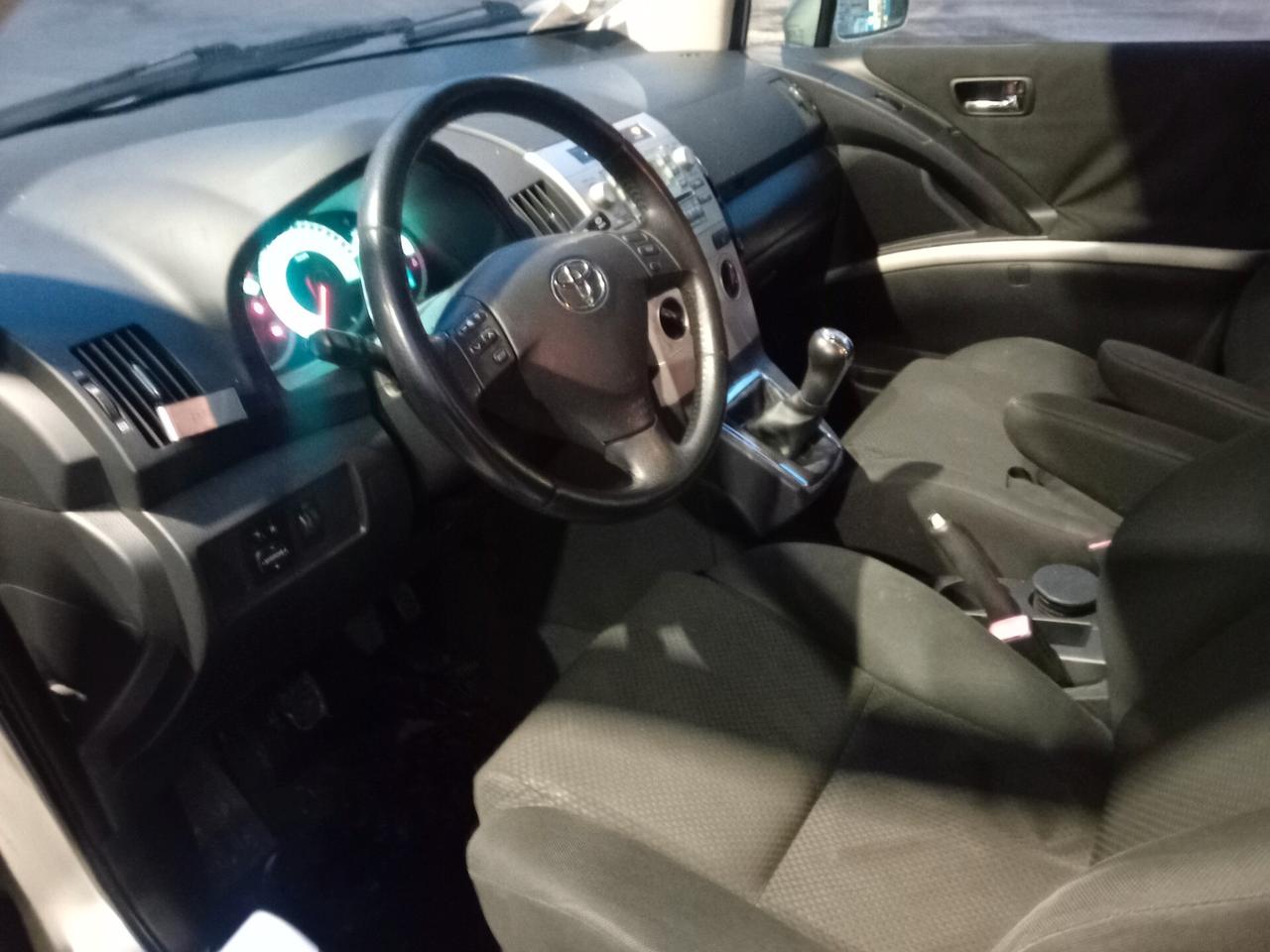 Toyota Corolla Verso 2.2 16V D-4D Sol