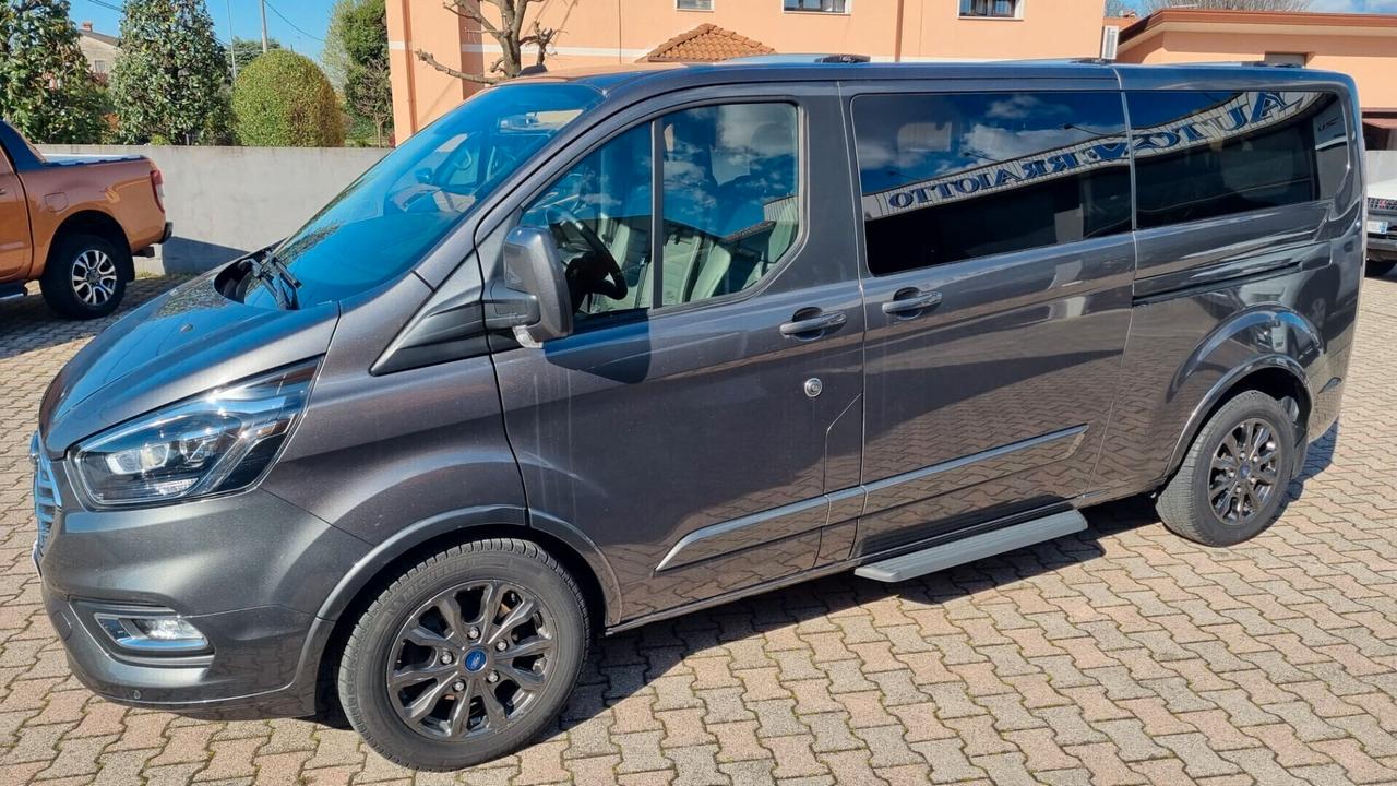 Ford Tourneo Custom 9 posti TITANIUM