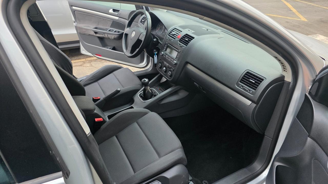 Volkswagen Golf 1.6 16V FSI 5p. Comfortline