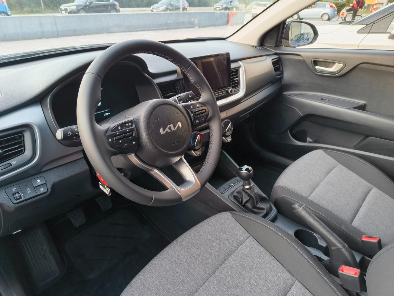 Kia Stonic 1.2 MPI Urban soli 2700km
