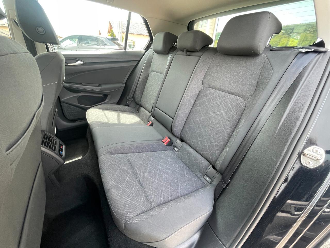 Volkswagen Golf 8 2.0 TDI 116cv SCR Life DSG