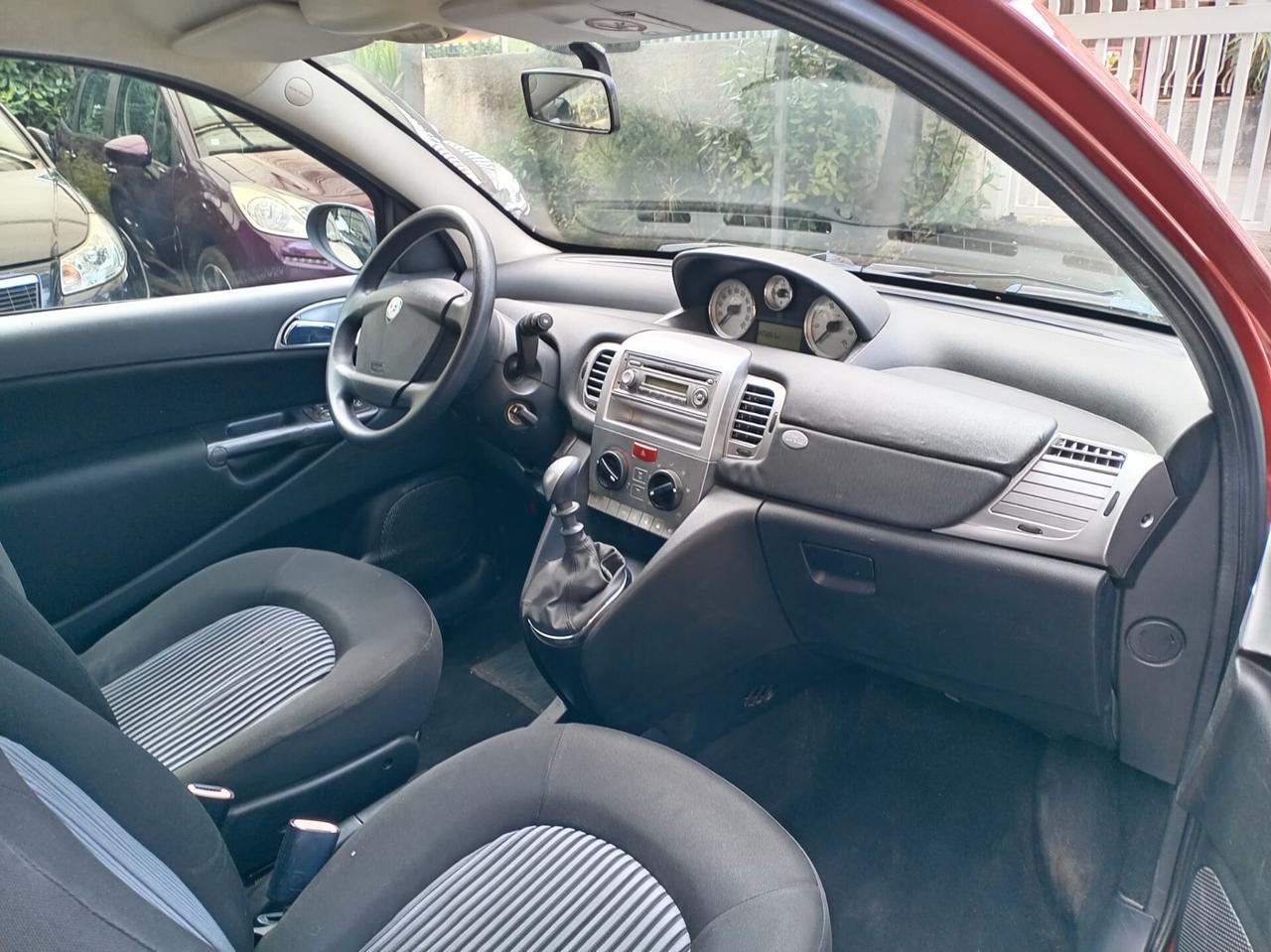 Lancia Ypsilon 1.2 Oro Giallo