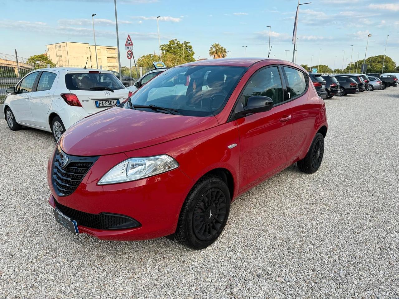 Lancia Ypsilon 0.9 TwinAir 85 CV 5 porte Metano Ecochic Elefantino