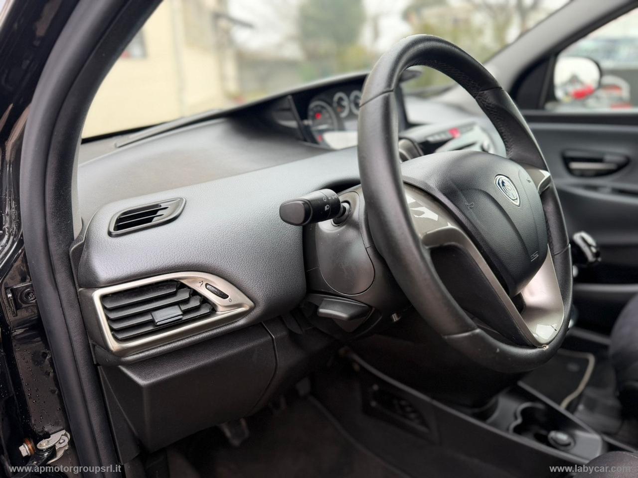 LANCIA Ypsilon 0.9 T.Air 85CV 5p. Met.Ec. Gold