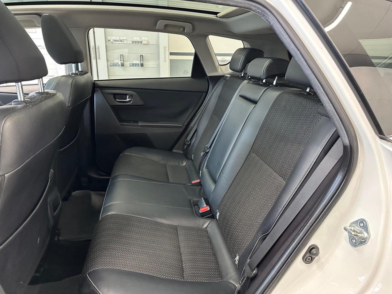 Toyota Auris 5p 1.8h Lounge