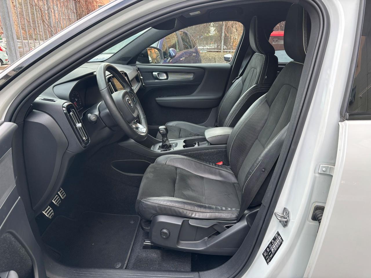 Volvo XC40 T3 R-design PREZZO REALE UNIPROPRIETARIO