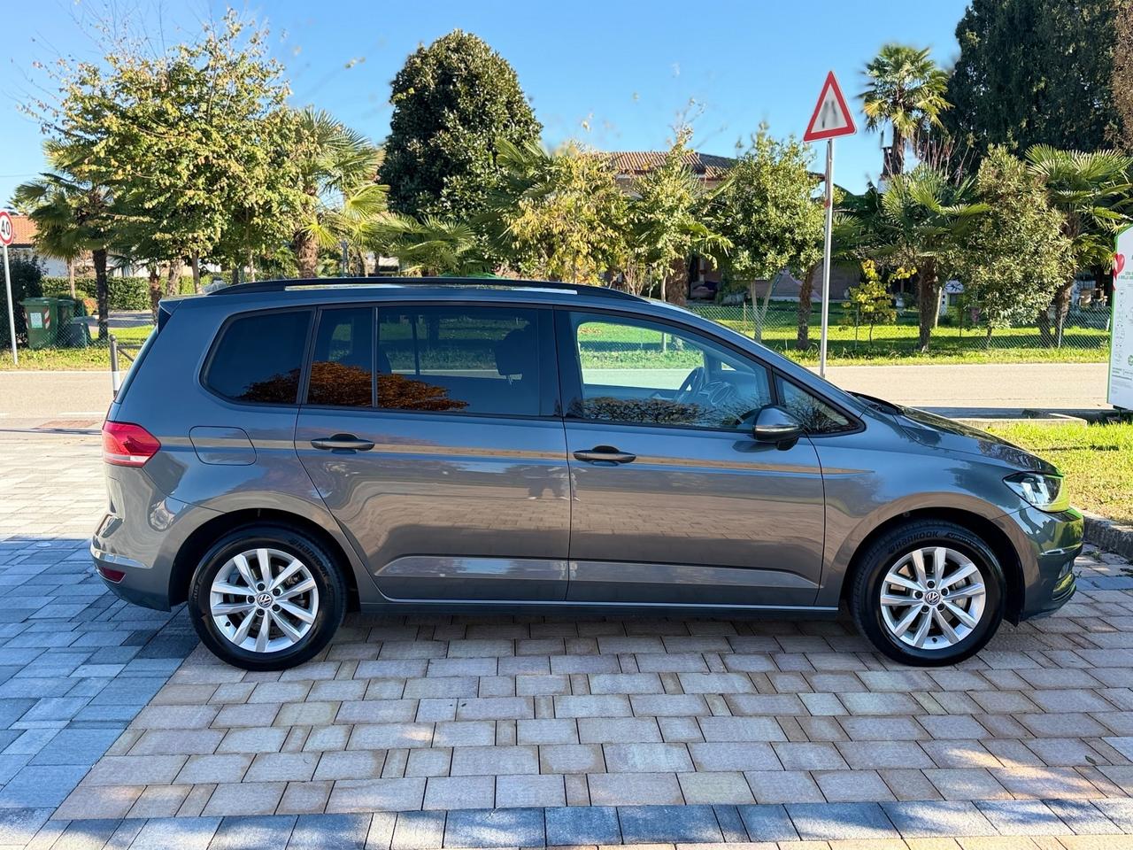Volkswagen Touran 1.6 TDI 115 CV SCR DSG Executive BlueMotion Tech. Neopatentati