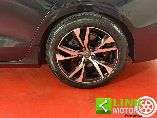 VOLVO V60 D3 Geartronic R-design - IVA -FULL- GANCIO -24MESI