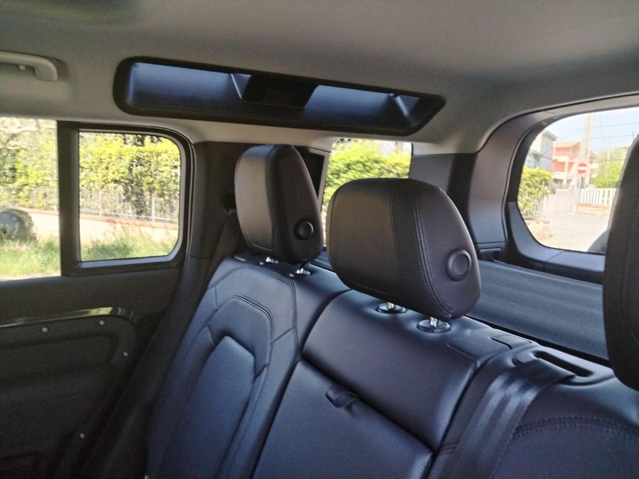 Land Rover Defender X-Dynamic SE D 200 MHEV
