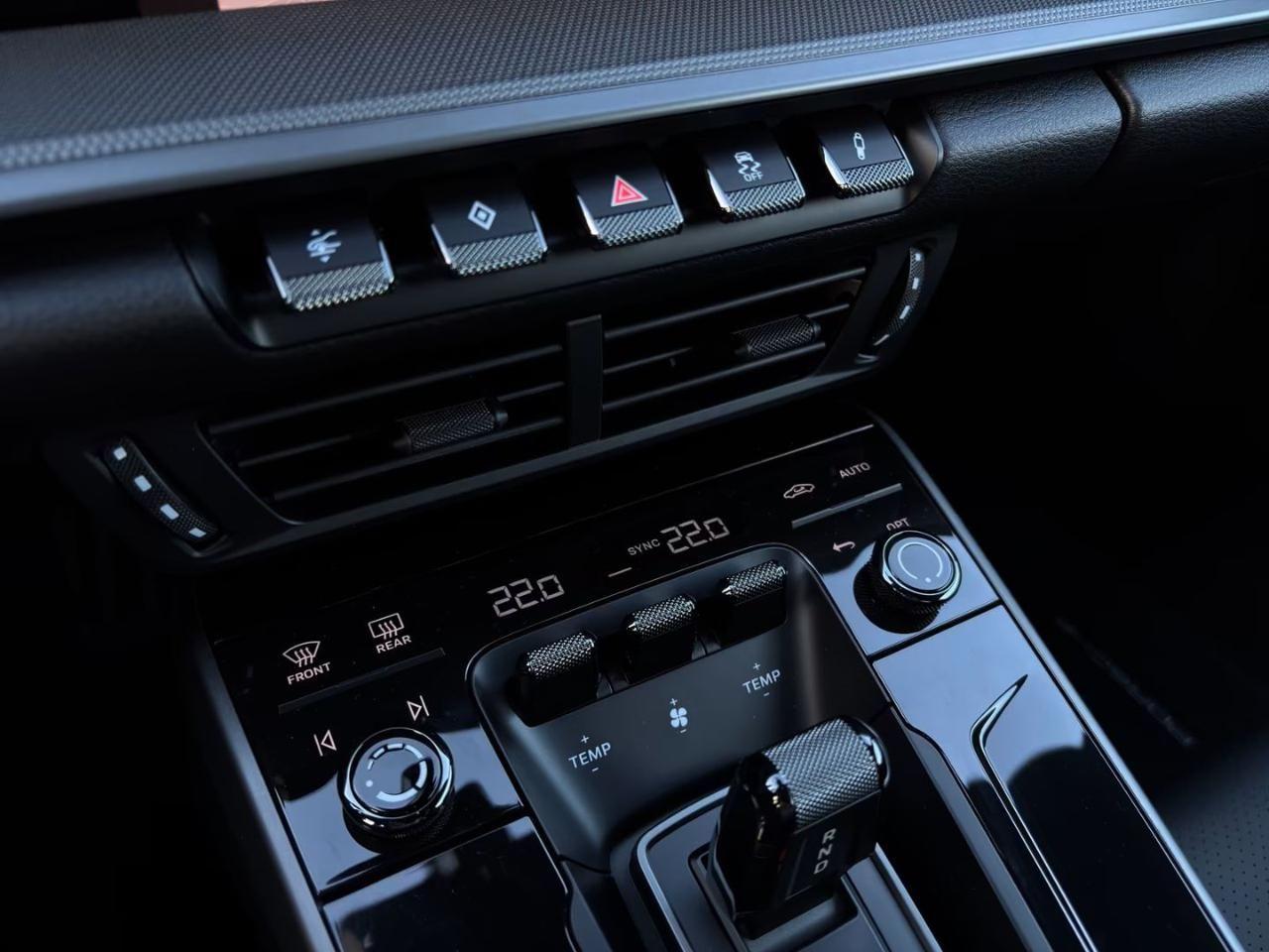 PORSCHE 992 911 Carrera