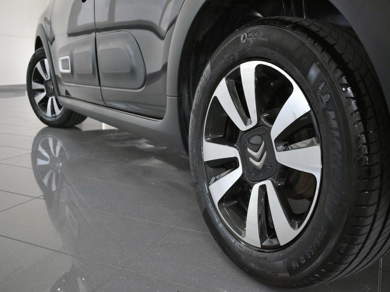 Citroen C3 1.2 PureTech Shine 83 Cv #5711