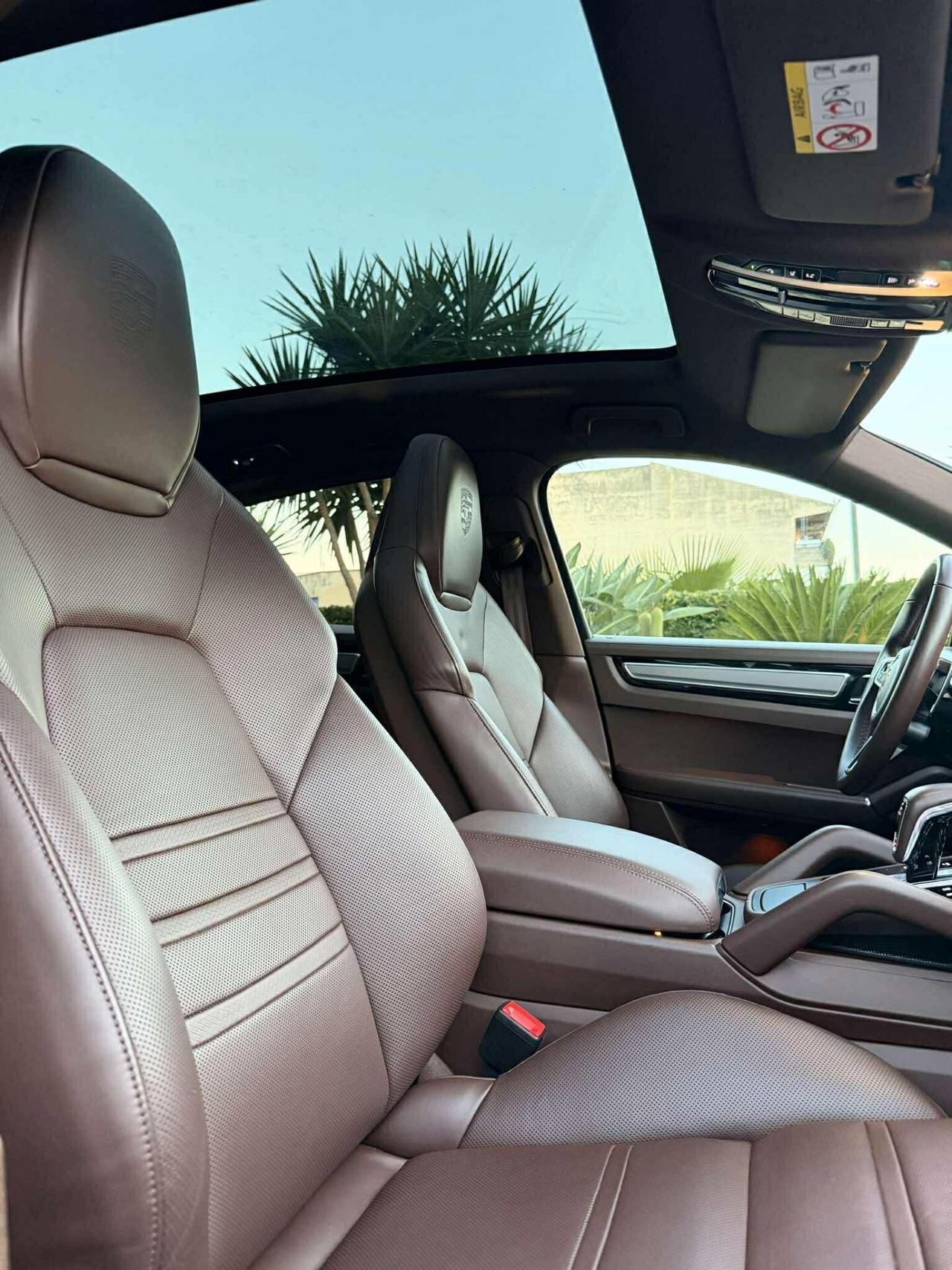 Porsche Cayenne Coupé 3.0 V6 E-Hybrid Platinum Edition