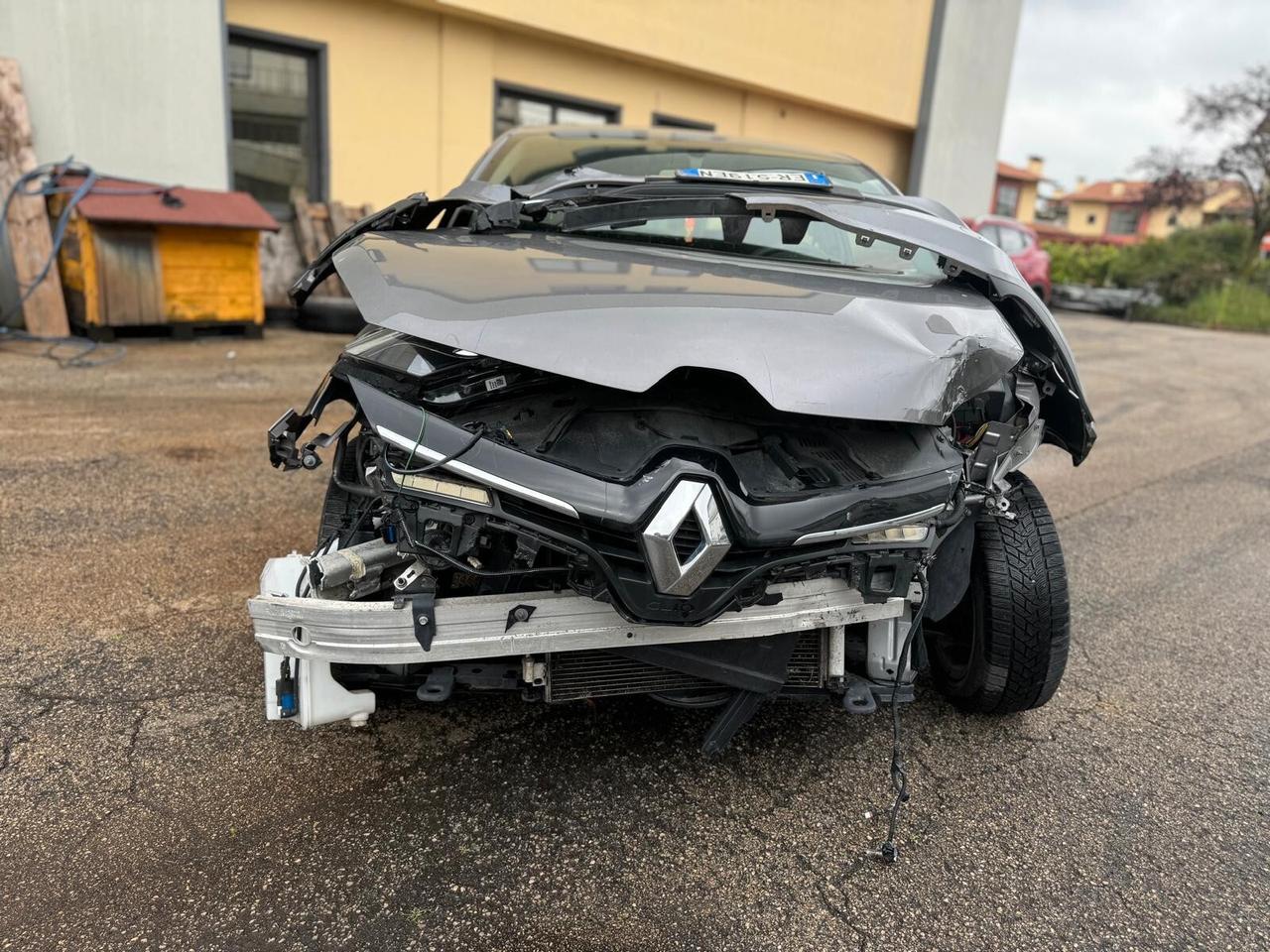 Renault Clio 1.2 75CV 5 porte Live Interni Perfetti – Auto Incidentata