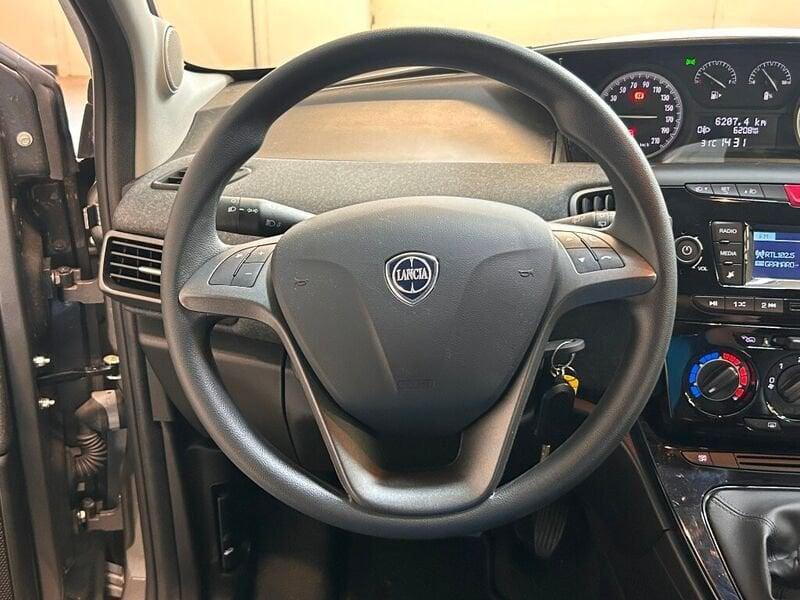 Lancia Ypsilon 1.0 FireFly 5 porte S&S Hybrid Silver