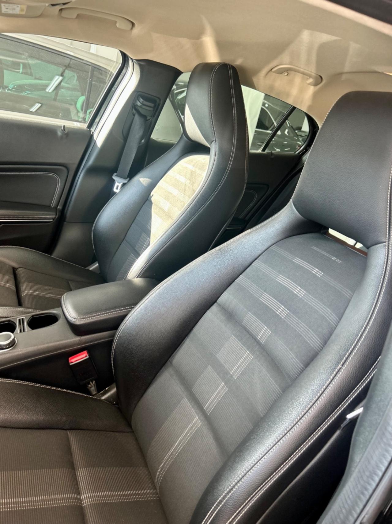 Mercedes-benz GLA 200 d Sport FINANZIABILE