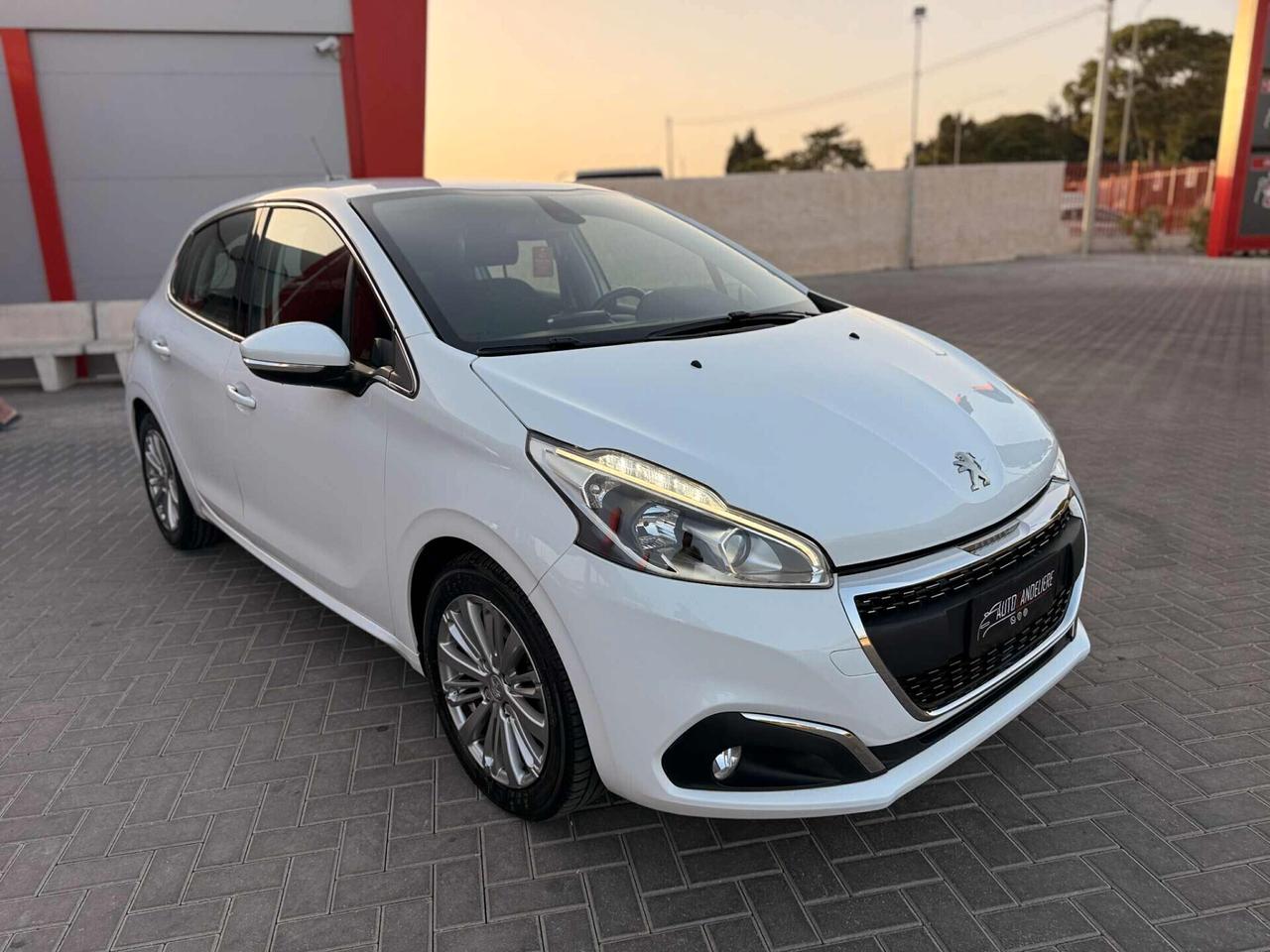 Peugeot 208 1.5 HDi 102 CV Stop&Start 5 porte Allure/OK NEOPATENTATI
