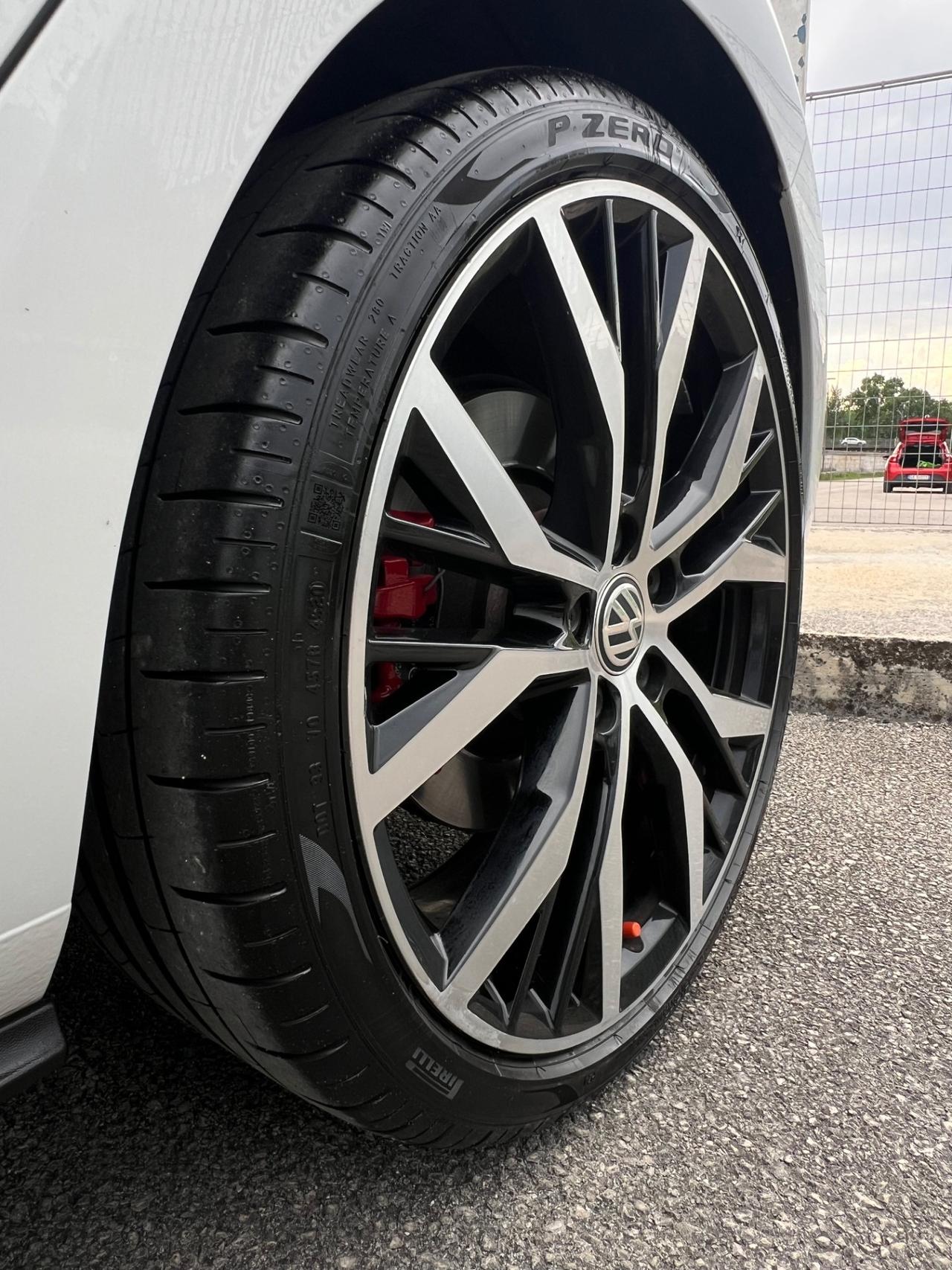 Volkswagen Golf GTI Performance 2.0 245 CV TSI DSG 5p. BMT