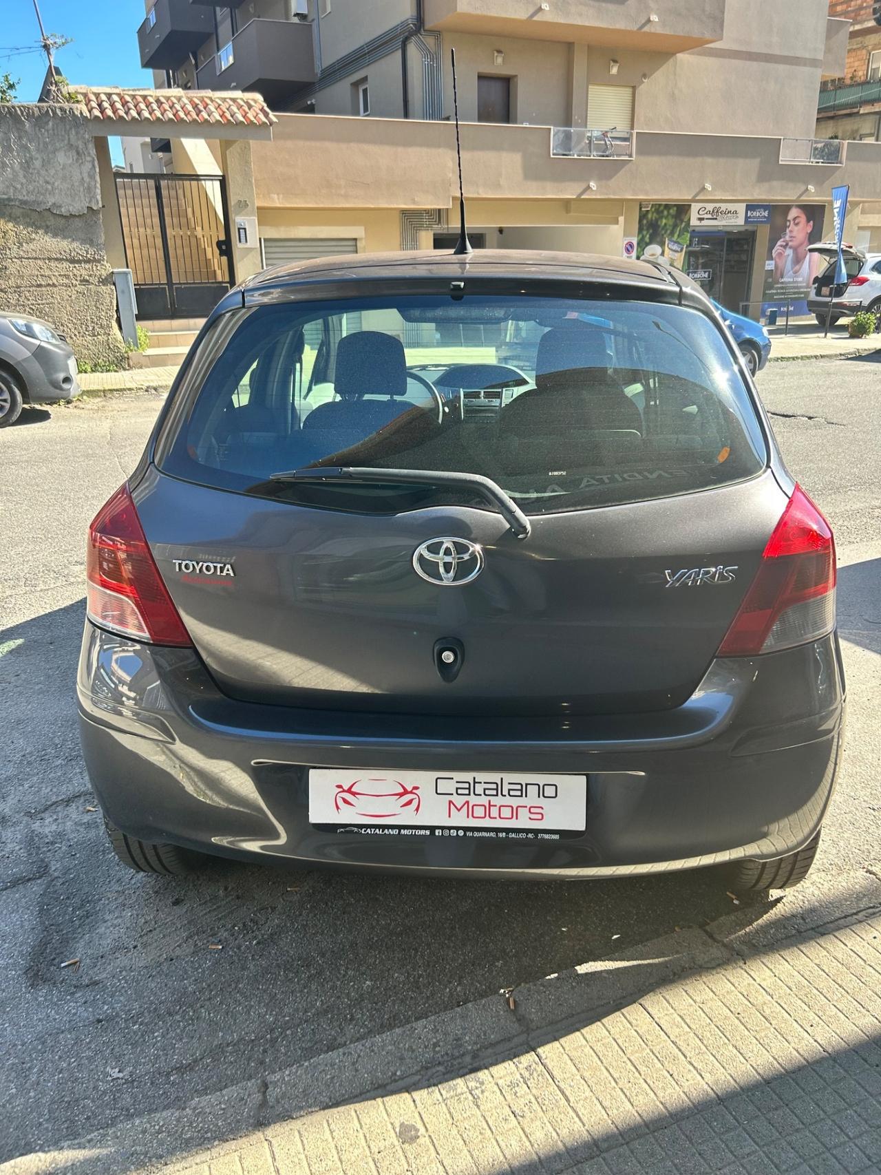 Toyota Yaris 1.0 3 porte Luxury pack