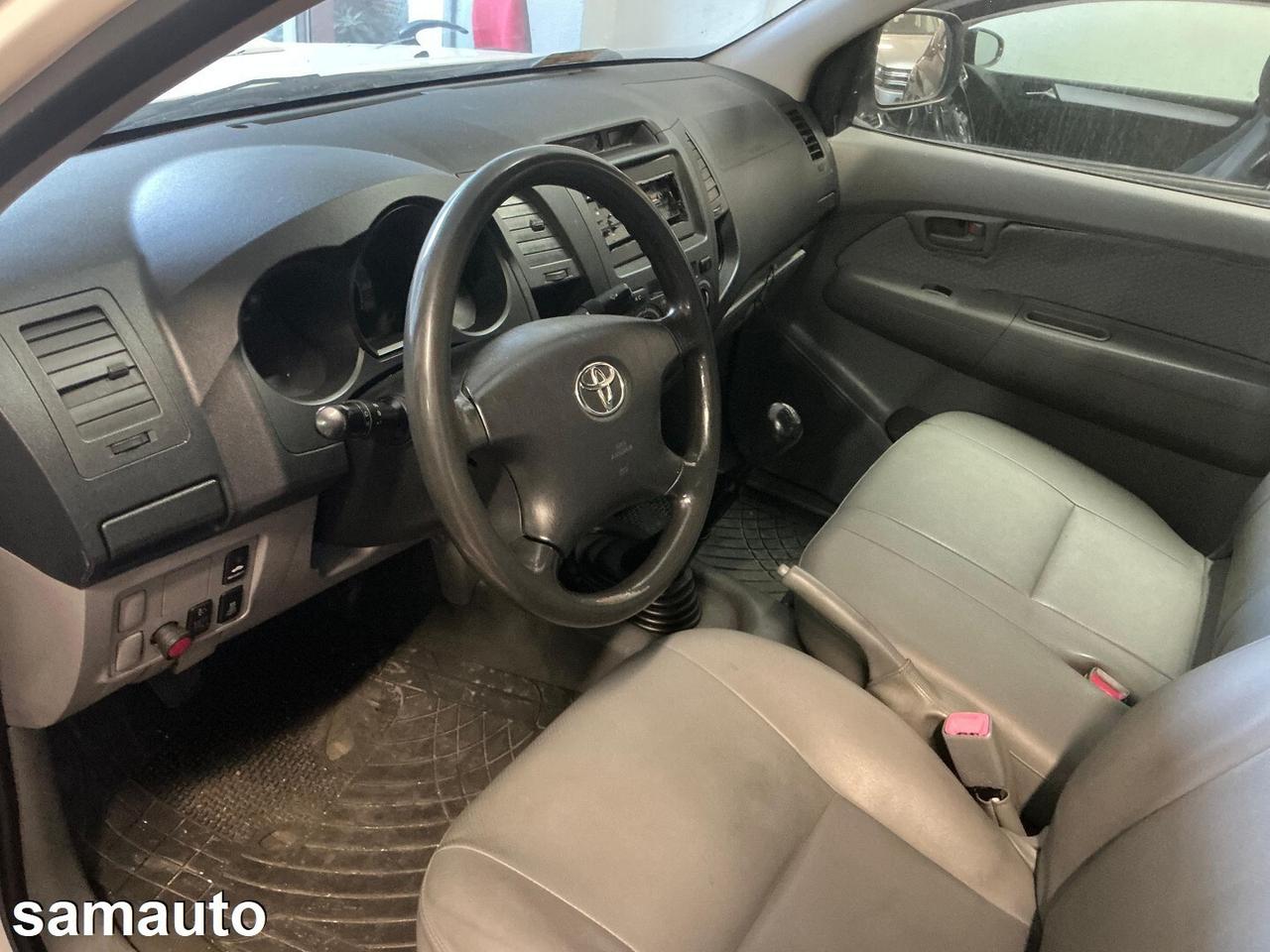 Toyota Hilux 2.4 D-4D 4WD 2porte Chissas & Cab Com