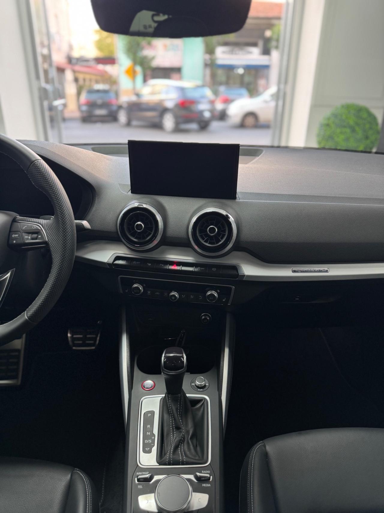 Audi Q2 SQ2 TFSI quattro S tronic sport attitude