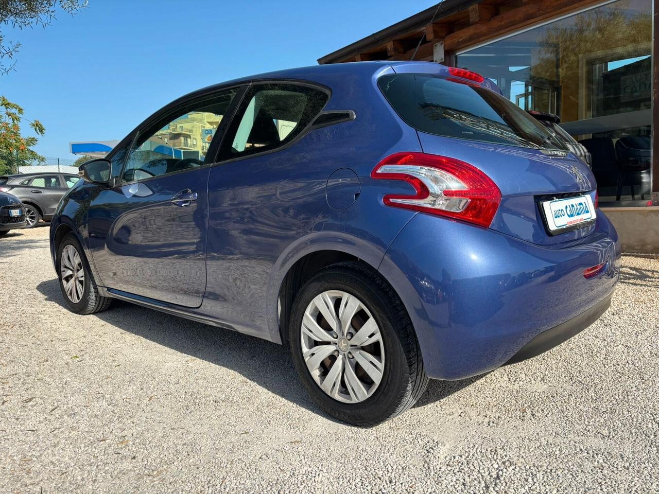 PEUGEOT 208 1.2 B - 2012