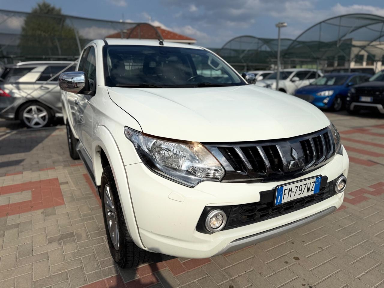 Mitsubishi L200 2.4 DI-D/181CV Club Cab Intense Hp Mivec SDA
