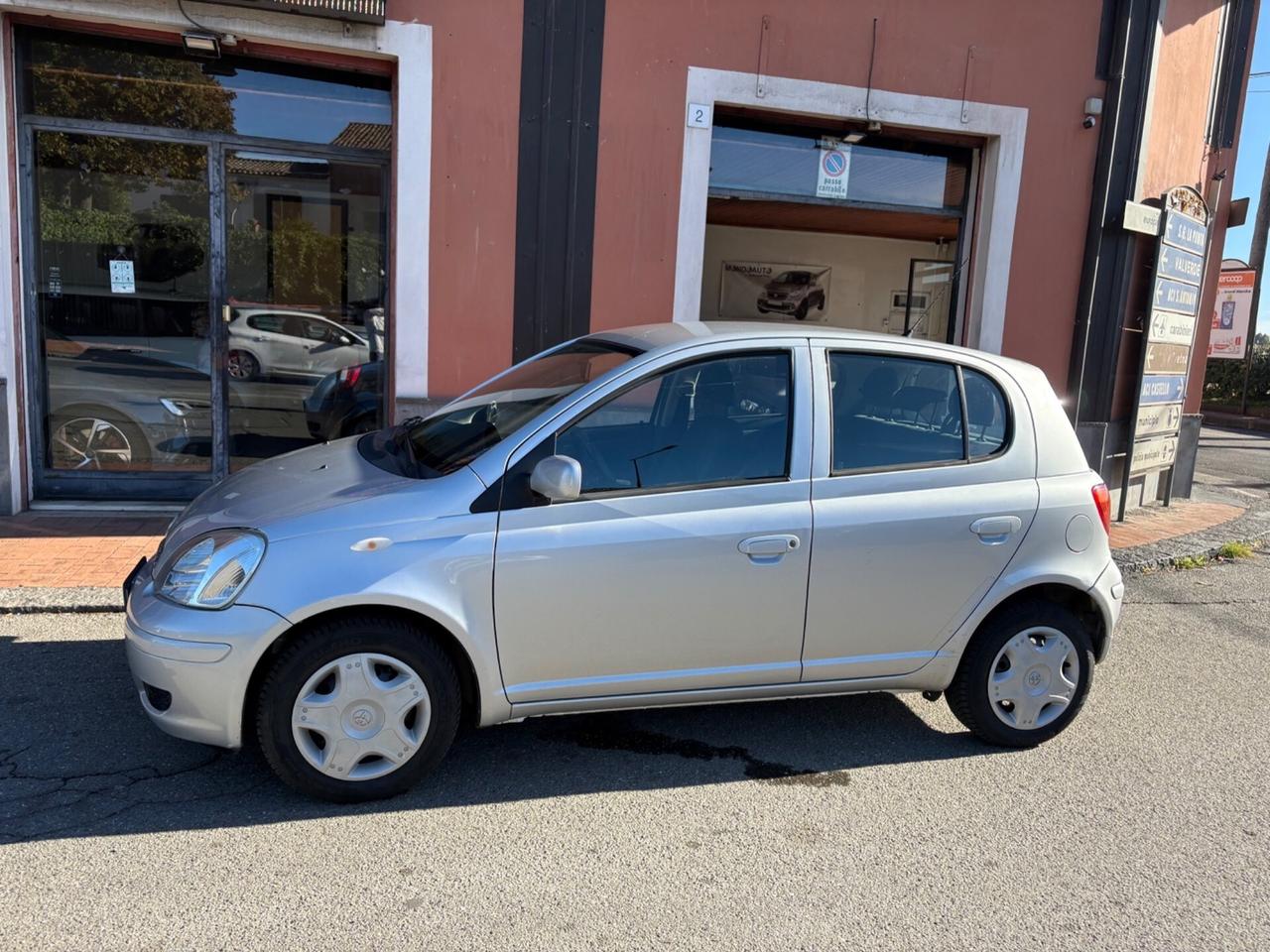 Toyota Yaris 1.0 5 porte Sol