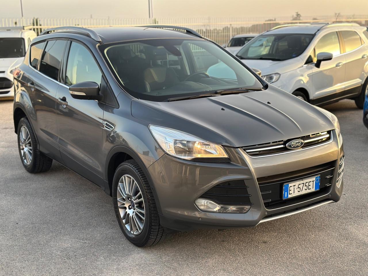 Ford Kuga 2014 2.0 TDCI 140 CV 4WD Titanium DA VETRINA