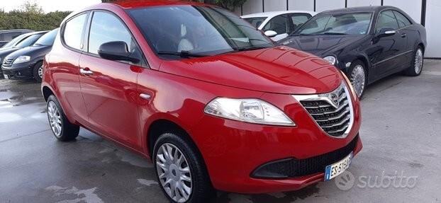 Lancia ypsilon metano e frezione nuova